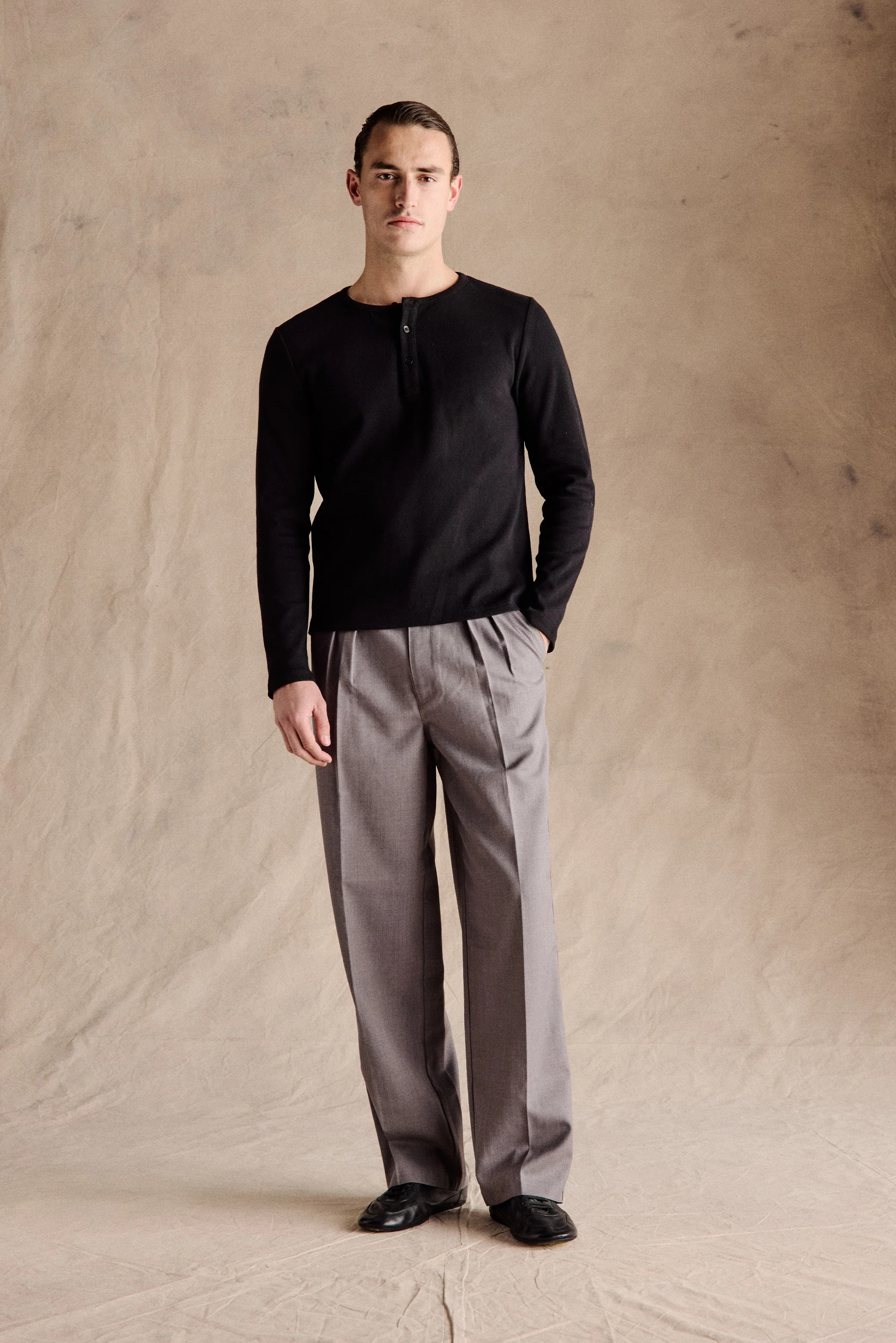 Manhattan Pleated Trousers | Grey - Image 4